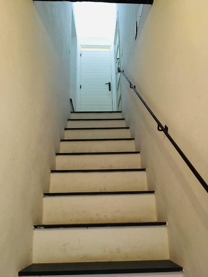 Hillary's Loft Apartment *